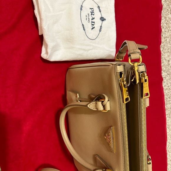 Prada saffiano bag (medium) - Picture 10 of 15